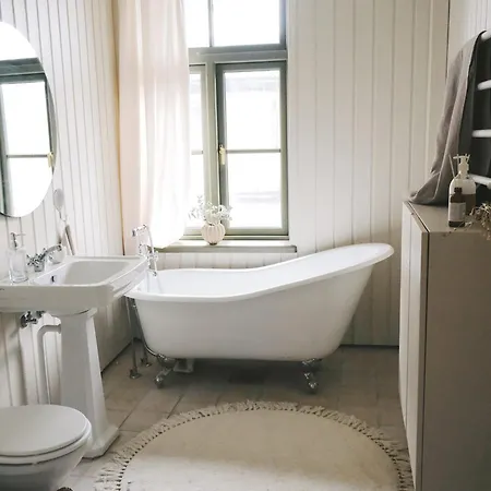 Avar Ja Hubane Stuudiokorter Kesklinnas